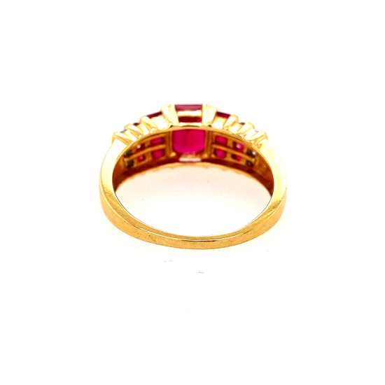 Pre Owned 18ct Ruby and Diamond Ring ZN256 Pre Owned 18ct Ruby and Diamond Ring ZN256